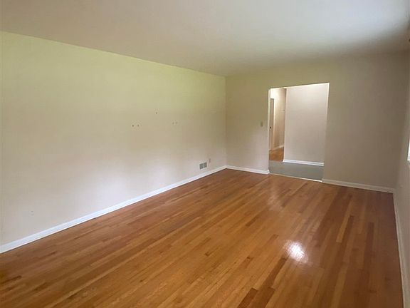 5th image of 1006 Ivanhoe Rd