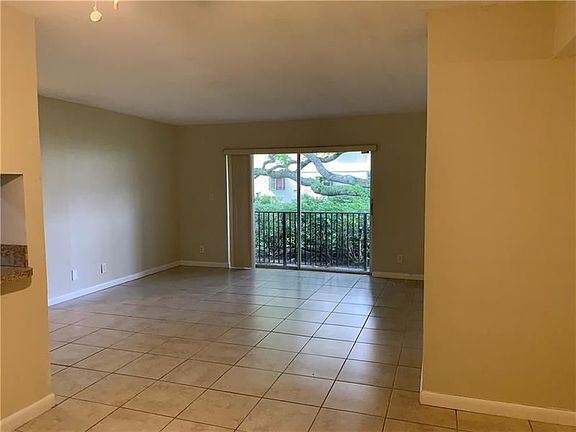 5th image of 112 Gardens Dr APT 103