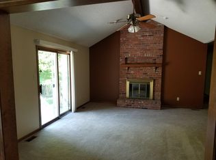 3018 SW Tutbury Town Rd, Topeka, KS 66614