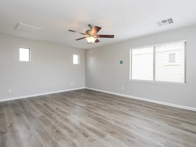 3348 E Franklin Ave — Photo 9