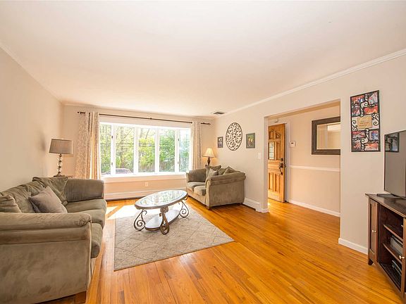 5th image of 186 Tredwell Ave