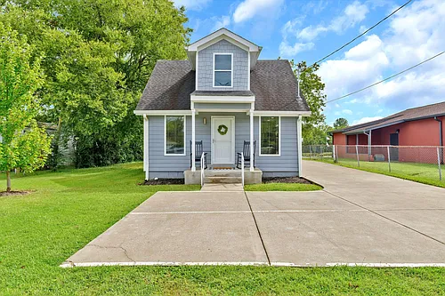 209 Campus Dr Photo 1