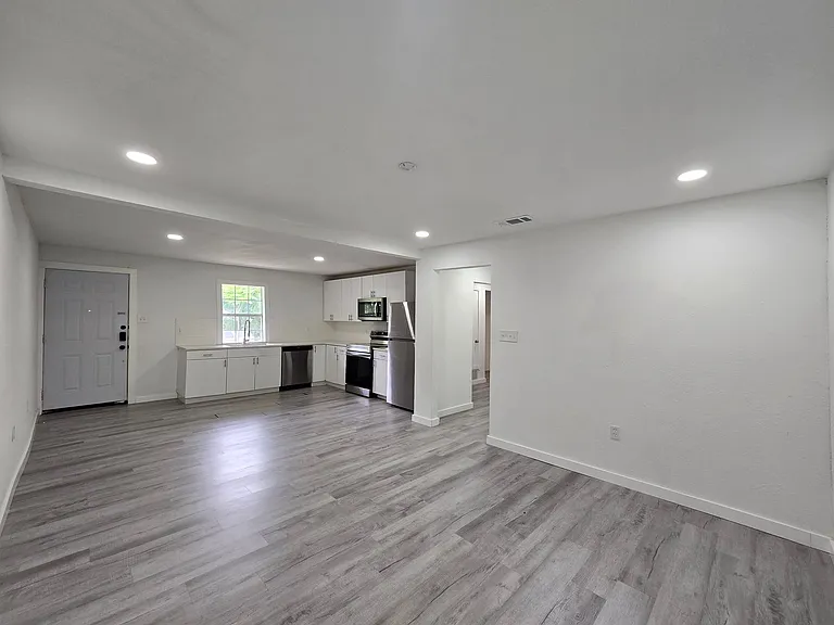 202 Marston Ave — Photo 6