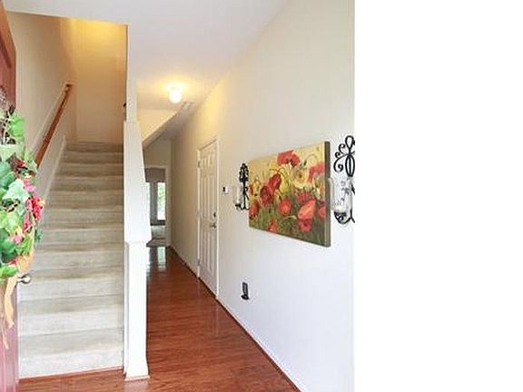 Entryway/hall to bonus room