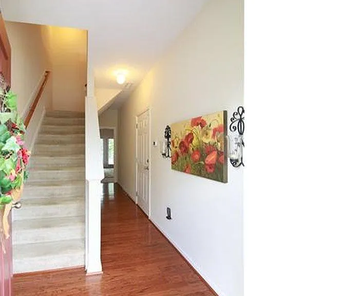 Entryway/hall to bonus room