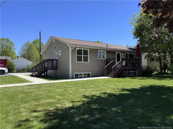 101 McGrand Ct, Fredericton, NB E3A 1H7