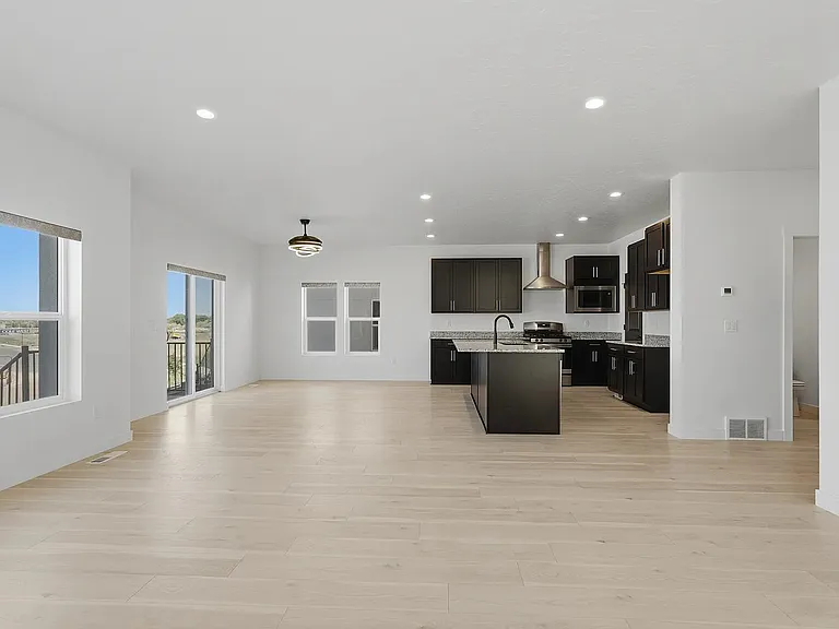 915 N Evelyn St — Photo 11
