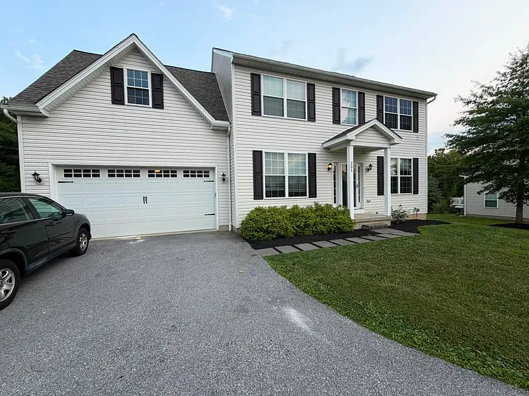 205 Carriage Walk Dr — Photo 5