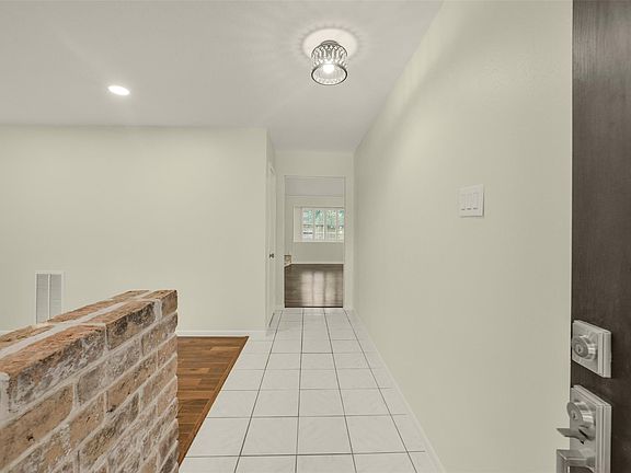 3rd image of 12307 Waldemar Dr