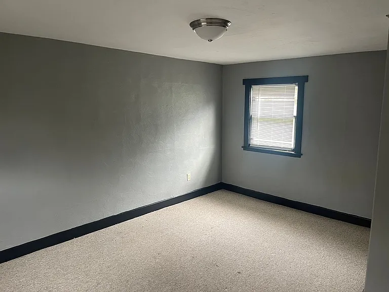 1010 Savey St — Photo 7