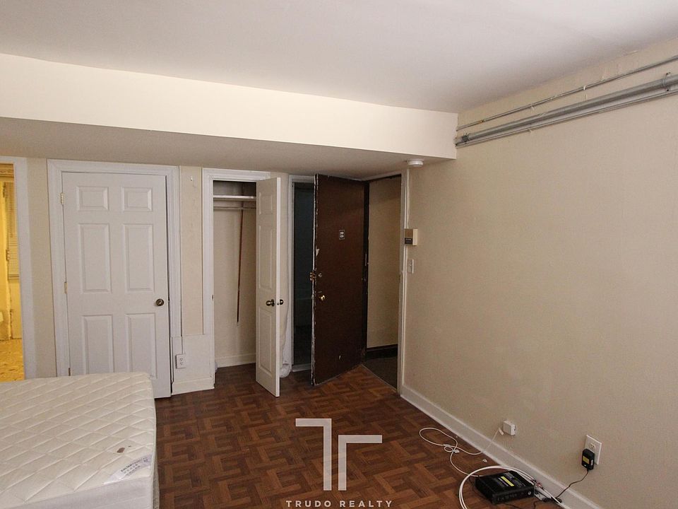 1st image of 2876 N Clark St #2892GARDEN