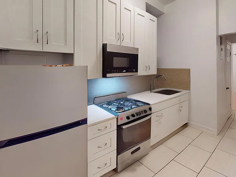 221 E 83rd St #1E — Photo 1