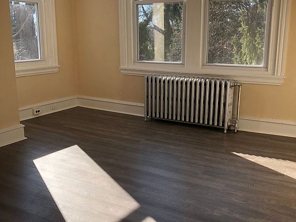 3rd image of 710 Cedar Ave APT 2