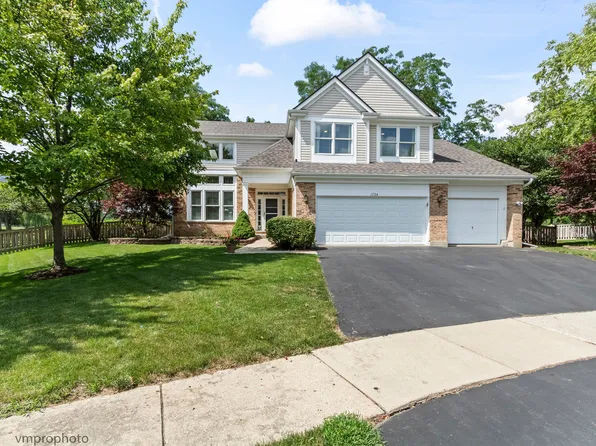 1724 Dorchester Ct, Mundelein, IL 60060