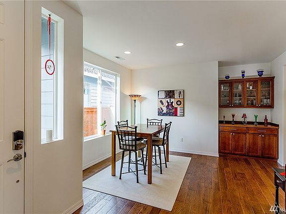 4th image of 8408 Vashon Dr NE