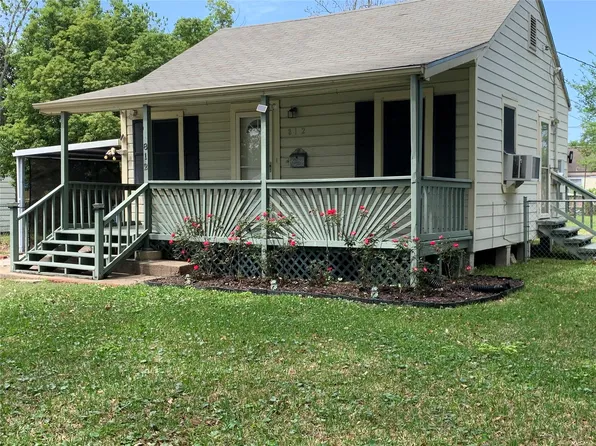 812 17th Ave N, Texas City, TX 77590