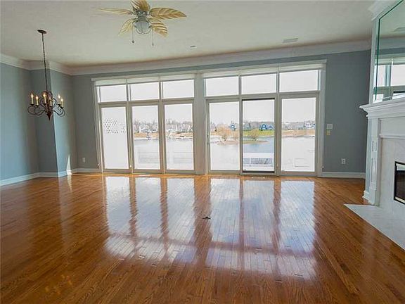 4th image of 9053 Crystal Lake Dr
