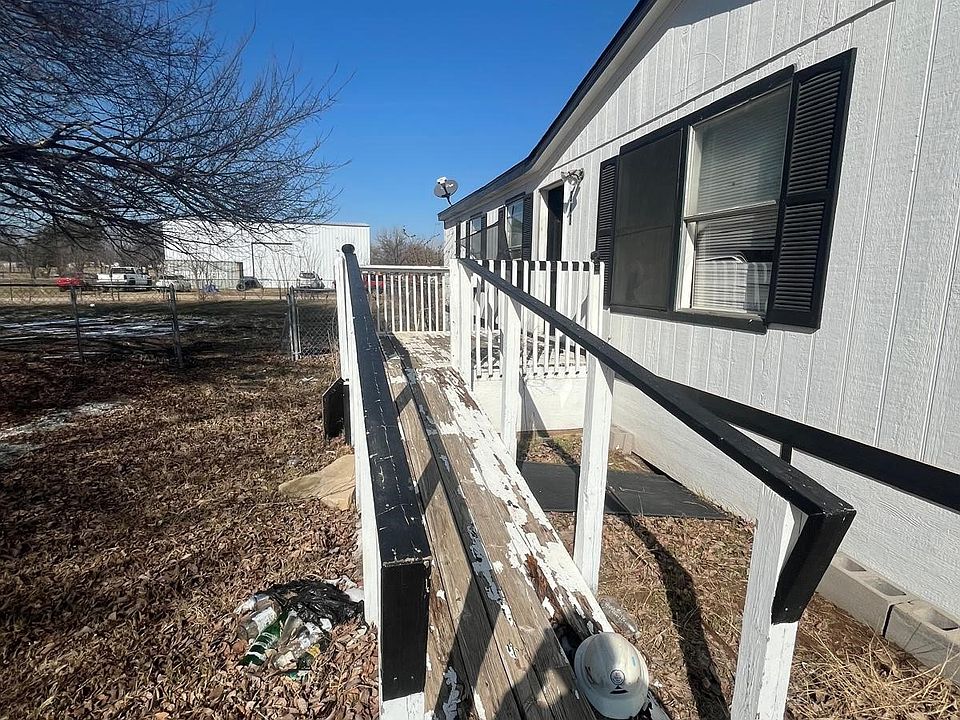 1st image of 648 Lynch Bend Rd