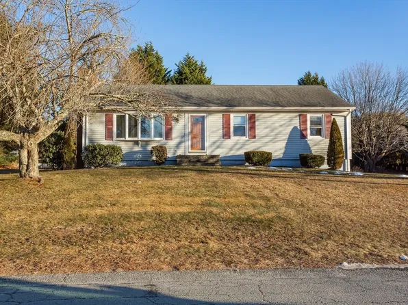 28 Holly Cir, Tiverton, RI 02878