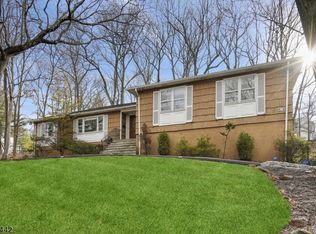 96 N Rockledge Dr, Livingston, NJ