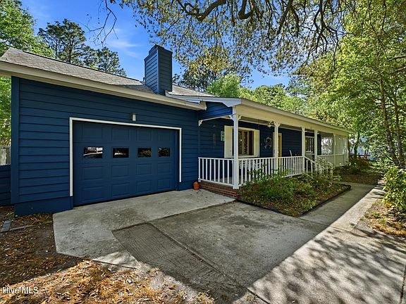 2nd image of 227 E 11th Street