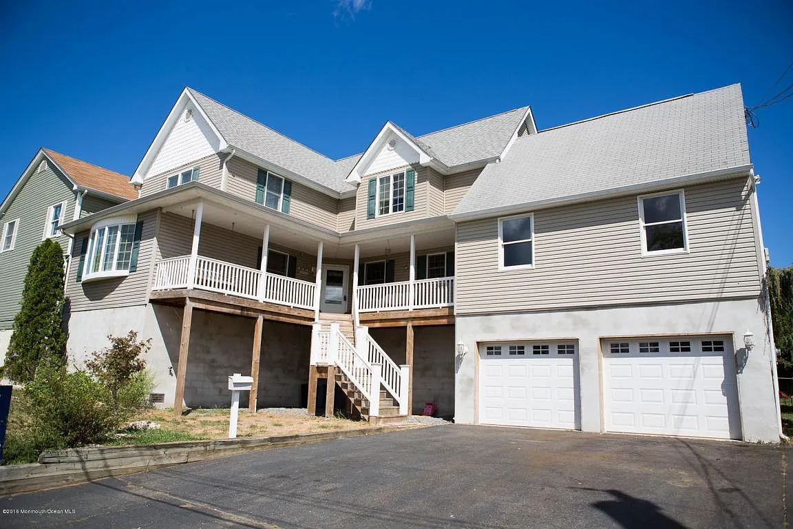 805 Bay Ave photo 1