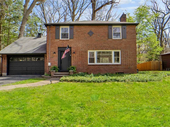 288 Oakridge Dr, Rochester, NY 14617