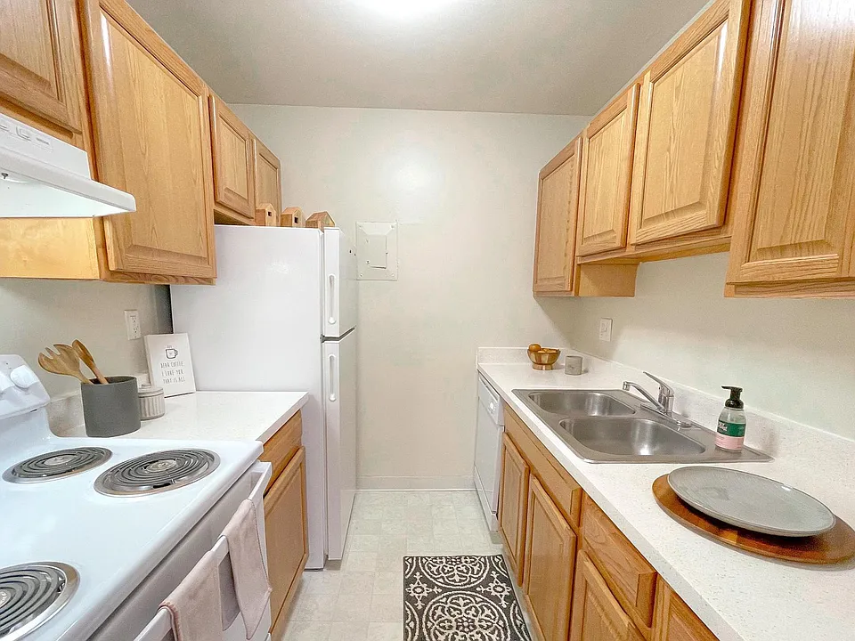 Park Place - Kitchen (cabinets & appliances vary)