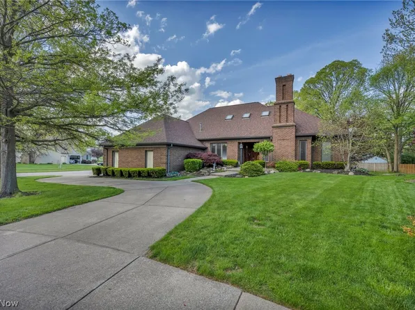 3911 Colonial Ct, Rocky River, OH 44116