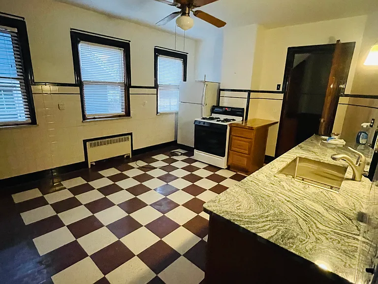 753 Lafayette Ave — Photo 8