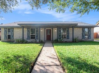 1920 Crooked Creek Ln, Pearland, TX 77581