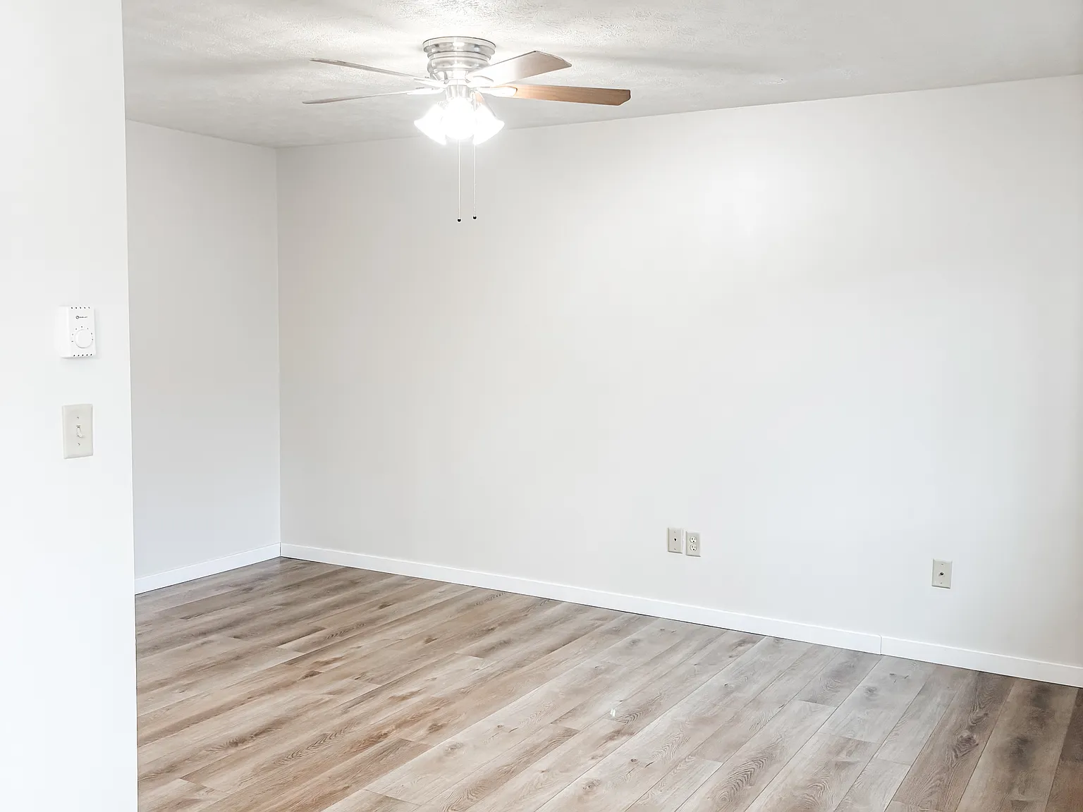 2 bed, 750 sqft, $995 — Photo 3