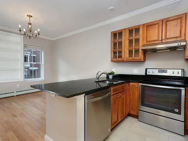 205 W Springfield St #2 — Photo 2