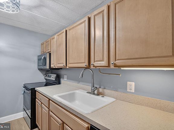 3rd image of 3301 Hewitt Ave APT 403