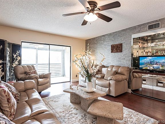 4th image of 4930 E Sabal Palm Blvd APT 202