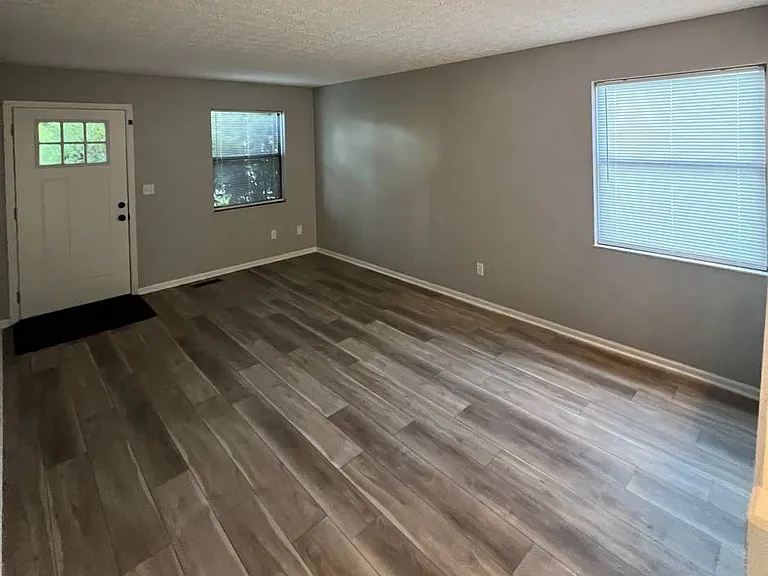 3909 Heatherglen Dr — Photo 4