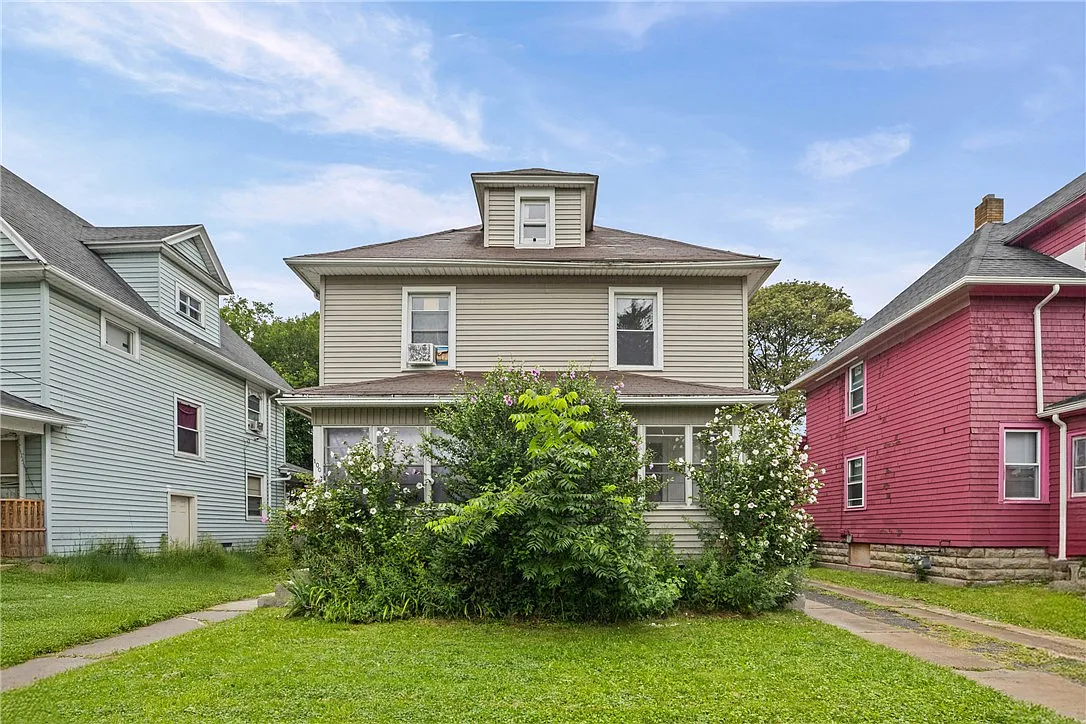 2 bed, 1.0 bath, 2031 sqft, $1,200 — Photo 3