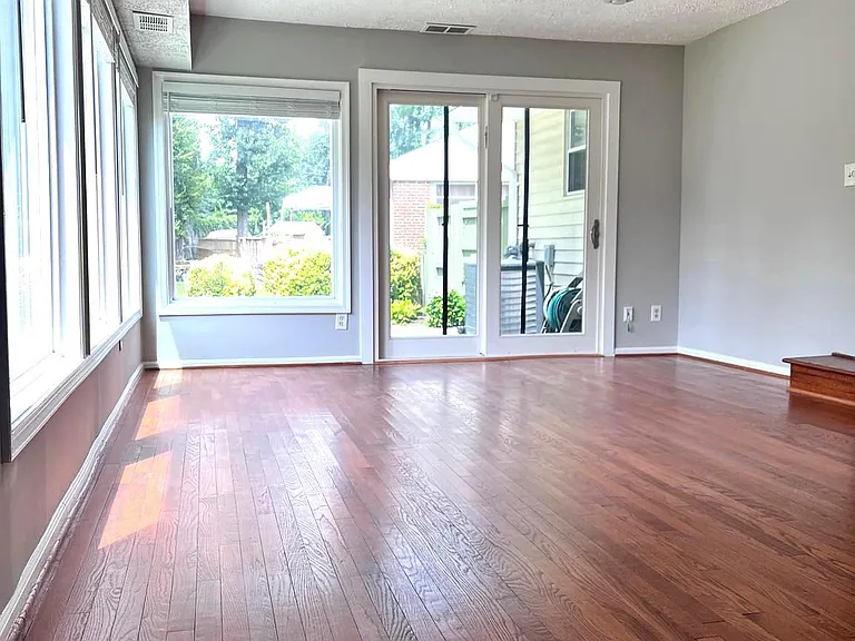 5350 Ravensworth Rd — Photo 10