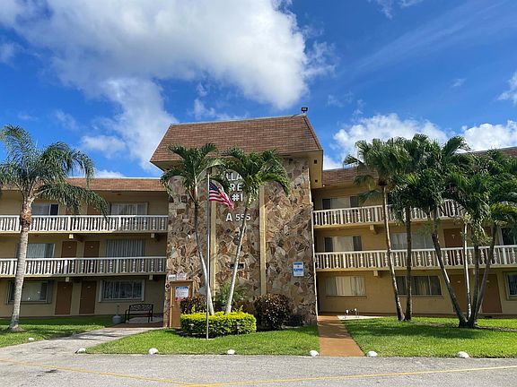 4th image of 700 Village Green Ct APT 101