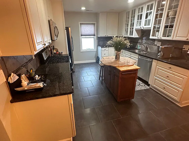 406 E Park St — Photo 3