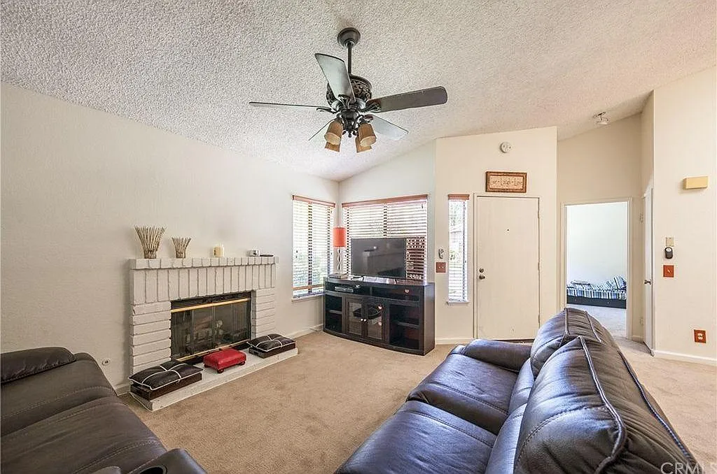 2 bed, 1302 sqft, $2,900 — Photo 2