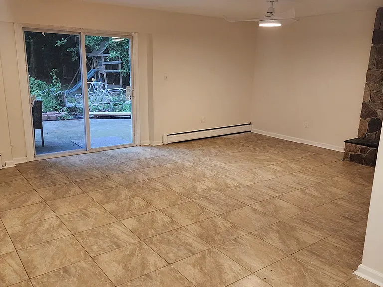 301 Douglas Dr — Photo 15