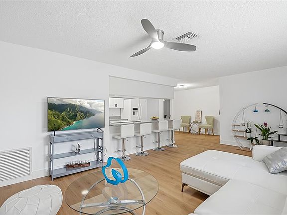 2nd image of 1318 S HILLCREST AVENUE