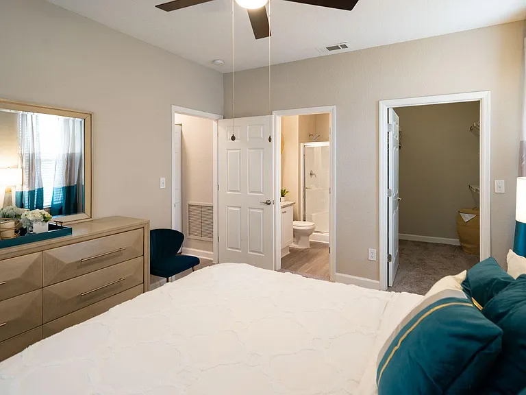The Grand Reserve at Park Isle Apartments — Photo 28