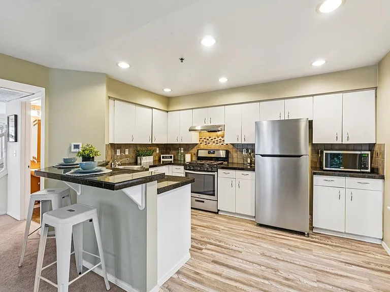 16219 Northup Way #C201 — Photo 7