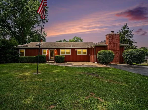 1728 S Berry Rd, Independence, MO 64057