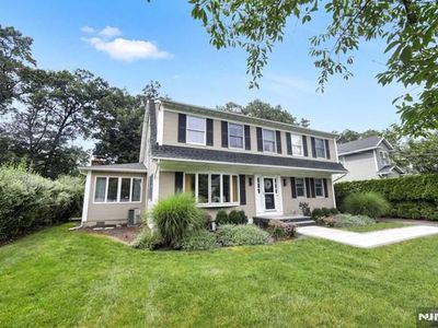 983 Pines Ter, Franklin Lakes, NJ, 07417