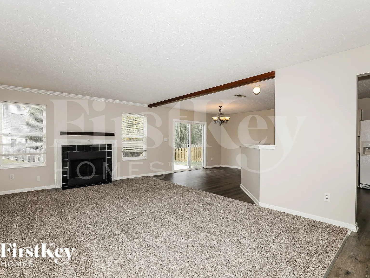 3 bed, 3.0 bath, 1733 sqft, $2,370 — Photo 2