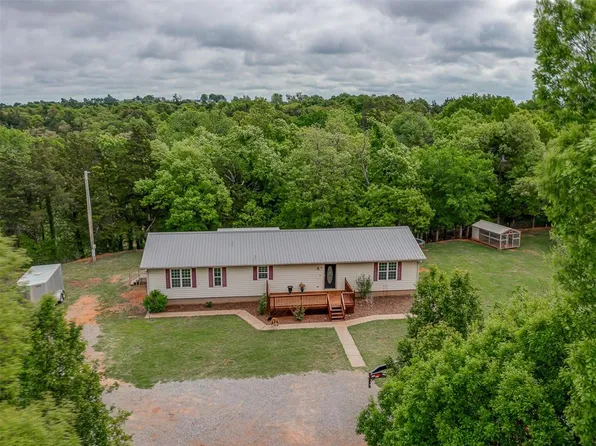 2483 Cherokee Dr, Calumet, OK 73014