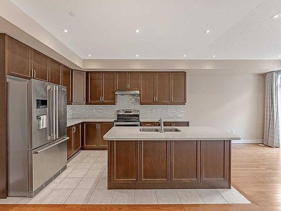 4th image of 1331 Major Mackenzie Dr W #83